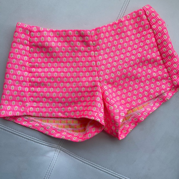 Lilly Pulitzer Pants - Lilly Pulitzer Liza Shorts Hotty
Pink Geo Jacquard’s ☀️☀️☀️☀️☀️